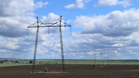 «Россети» установили опоры нового поколения на межсистемной линии 220 кВ, обеспечивающей электроснаб