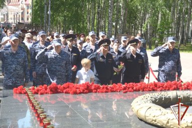 В день памяти и скорби Росгвардия почтила память участников Великой Отечественной войны в Югре