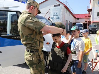 Всероссийская акция «Каникулы с Росгвардией» проходит в Югре