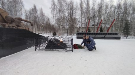 Военнослужащие и сотрудники Росгвардии приняли участие в памятных мероприятиях, посвященных Дню защи