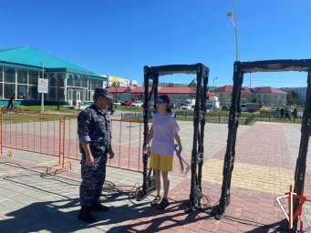 В Югре Росгвардия обеспечивает охрану общественного порядка при проведении мероприятий ко Дню семьи,