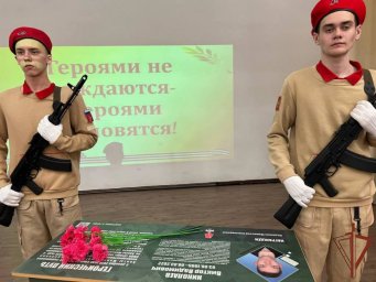 Посвященная сотруднику ОМОН Росгвардии «Парта Героя» установлена на Камчатке