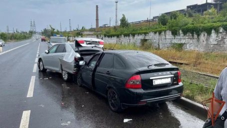 Росгвардейцы оказали помощь тяжело пострадавшим в аварии жителям ДНР