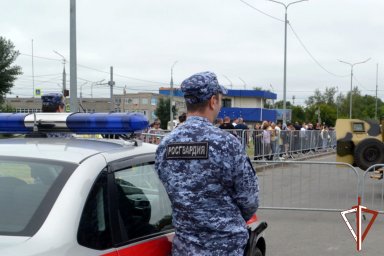 Росгвардейцы выполнили задачи по обеспечению безопасности выставки трофейной техники в Кургане