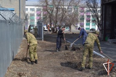 В курганском управлении Росгвардии поддержали общегородской субботник