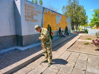 Росгвардейцы в Запорожской и Херсонской областях привели в порядок более 20 памятников воинам Велико