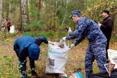 Росгвардейцы присоединились к акции "Зеленая Россия" в Зауралье