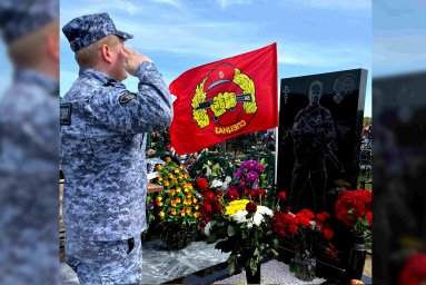 Память погибшего в ходе СВО бойца-спецназовца почтили росгвардейцы в Зауралье