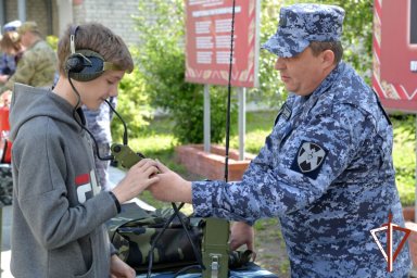 В Зауралье росгвардейцы участвуют во всероссийском ведомственном проекте «Каникулы с Росгвардией»