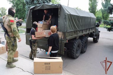 Росгвардейцы обеспечили безопасную доставку гуманитарной помощи жителям ДНР